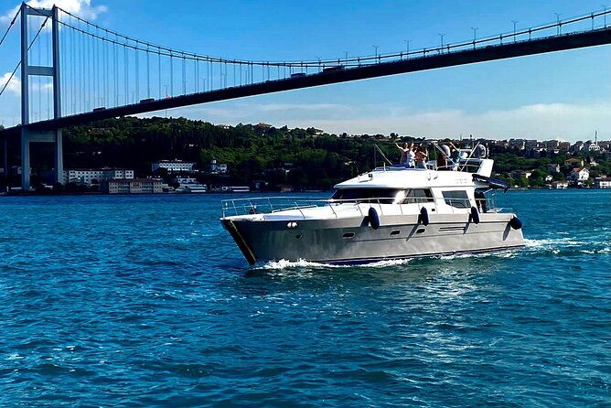 private-yacht-voyage-with-drinkssnacks