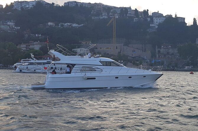 private-yacht-voyage-with-drinkssnacks