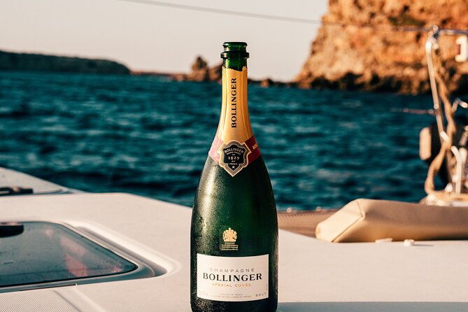 private-yacht-voyage-with-drinkssnacks