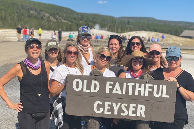 private-yellowstone-tour-iconic-sites-wildlife-family-friendly-hikes-lunch