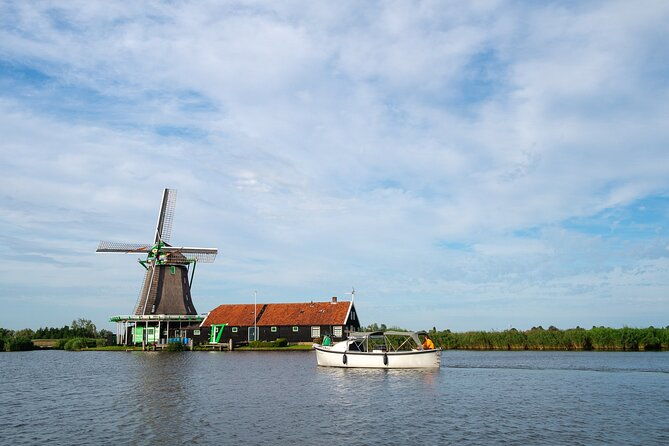 private-zaanse-schans-windmill-cruise-on-luxury-boat