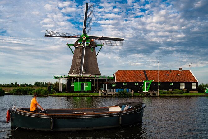 private-zaanse-schans-windmill-cruise-on-luxury-boat