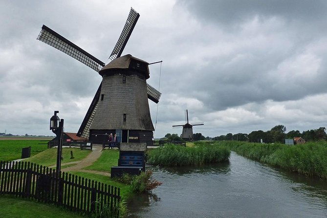 private-zaanse-schans-windmills-and-volendam-tour-from-amsterdam