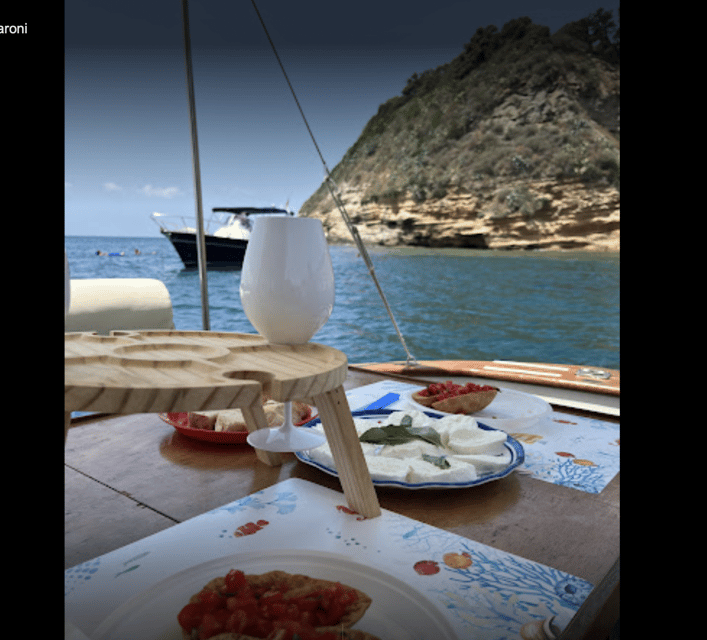 procida-boat-tour-around-the-island