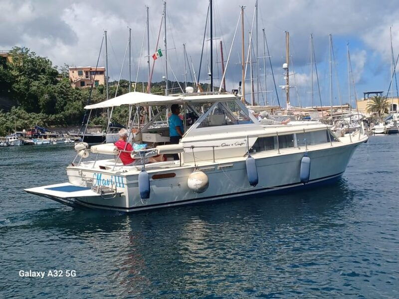 procida-boat-tour-around-the-island