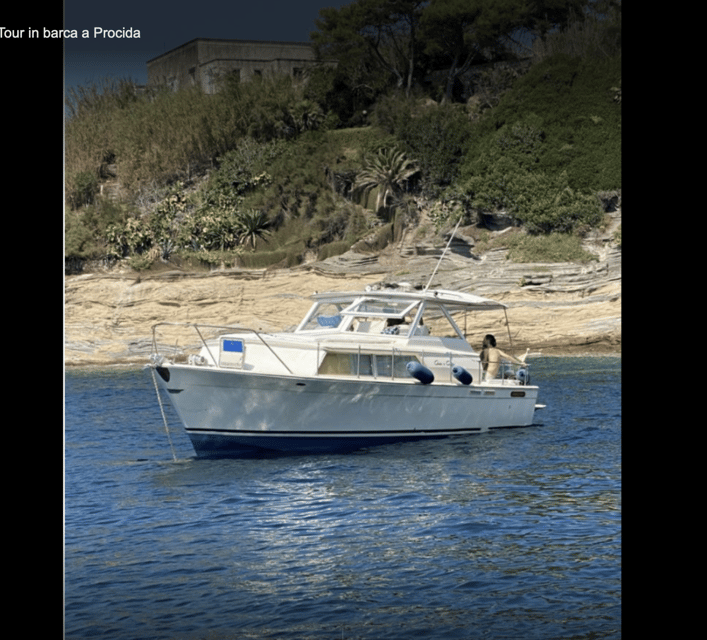 procida-boat-tour-around-the-island