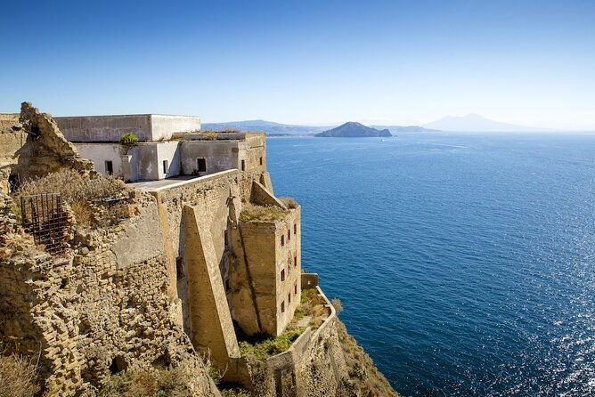 procida-boat-tour-from-ischia
