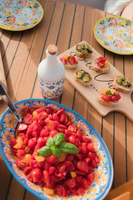 Procida: Complete boat tour of the island with swimming stops and snacks - What Makes This Tour a Great Value