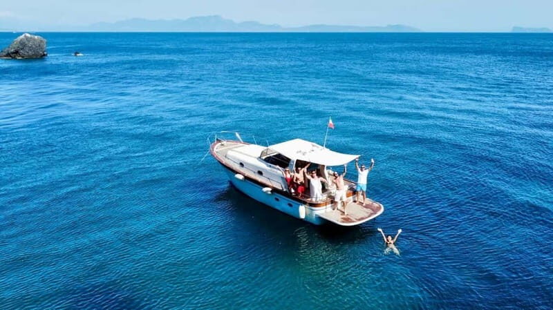 Procida: Day trip by boat with lunch on board - Procida: Day trip by boat with lunch on board