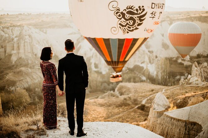 professional-photo-shoot-in-cappadocia-in-sunrise-with-hot-air-balloons