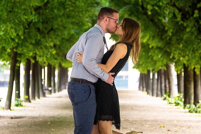 Professional Photo Shoot Walking Tour in Central Paris - Practical Details and Tips