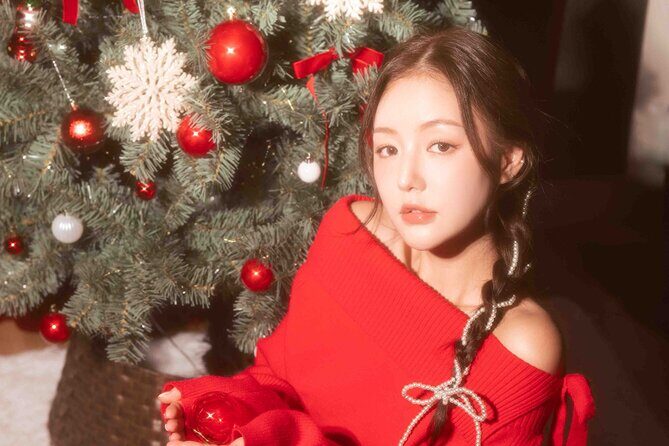 Professional Photoshoot in Seoul, Myeongdong - Discover the Charm of a Professional Christmas Photoshoot in Seoul, Myeongdong