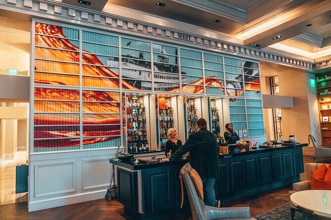 Prohibition Ghosts Cocktails and Bites Walking Tour in Louisville - Quality of Guides