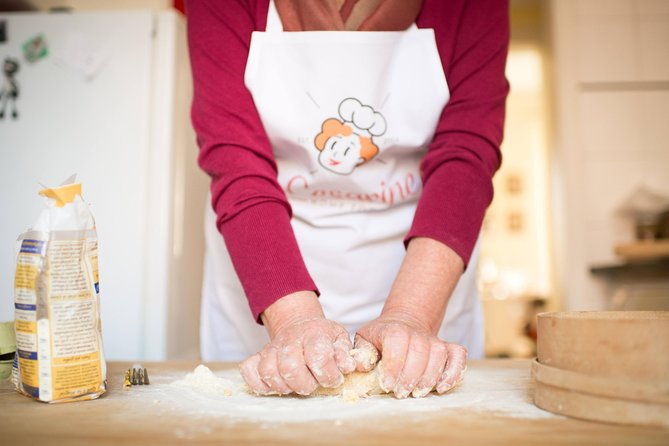 prosecco-and-pasta-making-class-at-locals-home-in-verona