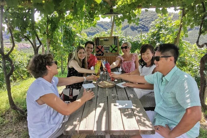 prosecco-hills-wine-and-cheese-gourmet-discovery-by-yellowboot