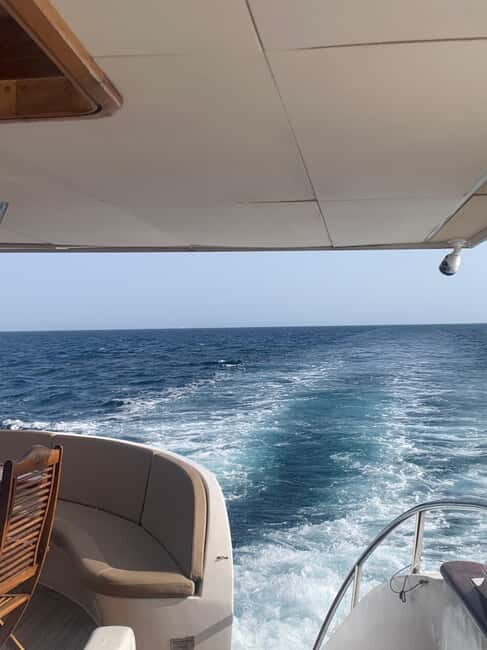 Protaras: 80s and 90s Sunset Cruise with Cypriot Dinner & DJ - The Vibe and Atmosphere