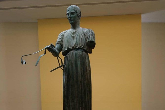 proud-thermopylae-famous-delphi-oracle-in-a-private-sightseeing