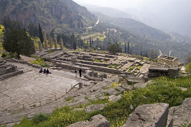 proud-thermopylae-famous-delphi-oracle-in-a-private-sightseeing