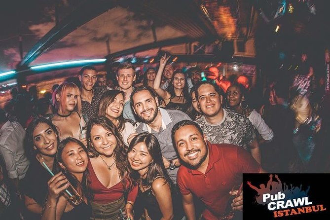 pub-crawl-istanbul-rooftop-parties-party-bus
