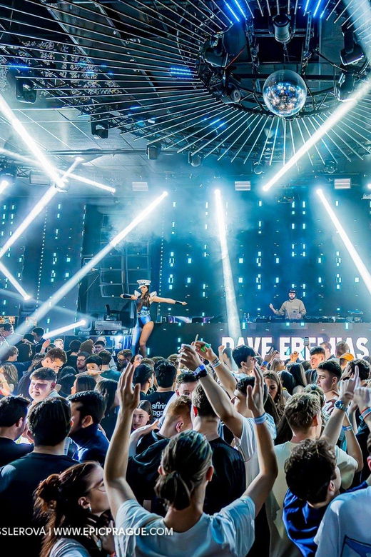 pub-crawl-with-shots-and-night-club-i-prague