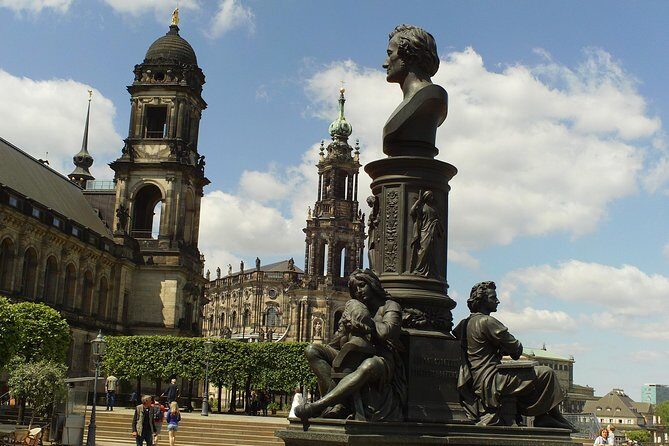 Public guided tour of the old town including a tour of the Frauenkirche - Suggested Tour FAQs