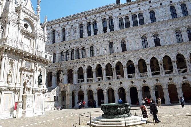 public-tour-powerful-venice