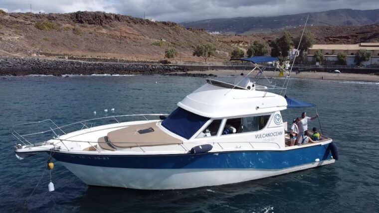 puerto-colon-shared-private-boat-trip-with-snack-drinks