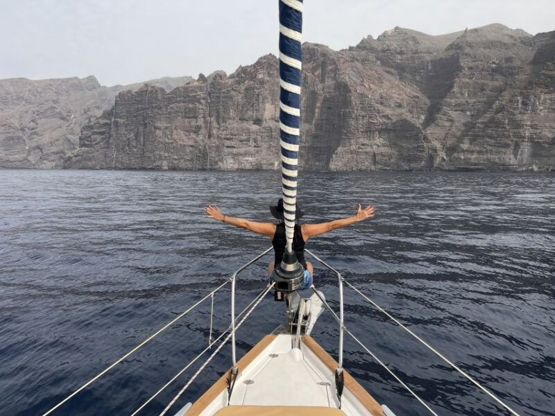 puerto-colon-whale-dolphins-sailing-excursion