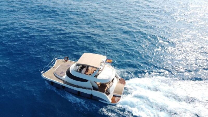 puerto-del-carmen-catamaran-trip-with-water-sports