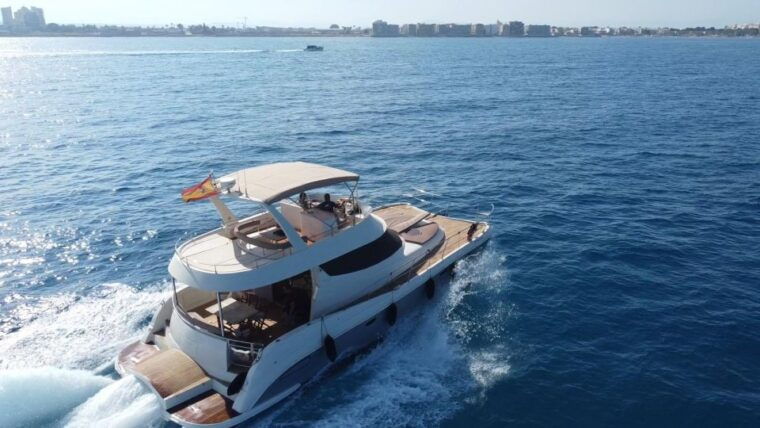 puerto-del-carmen-catamaran-trip-with-water-sports