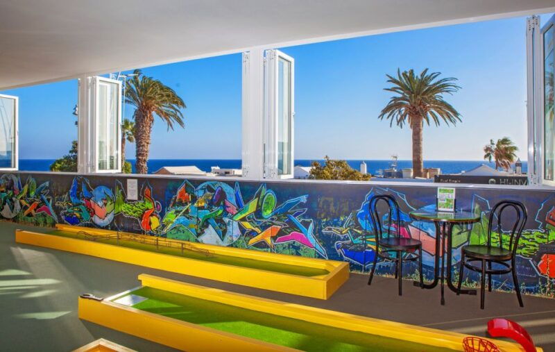 puerto-del-carmen-indoor-18-hole-crazy-mini-golf-experience