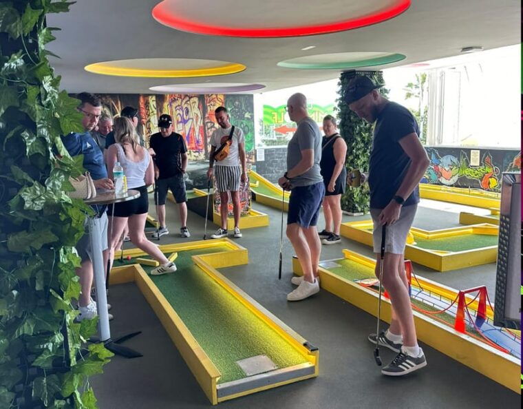 puerto-del-carmen-indoor-18-hole-crazy-mini-golf-experience