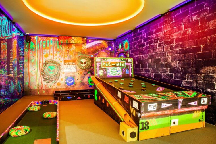 puerto-del-carmen-indoor-18-hole-crazy-mini-golf-experience
