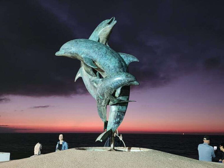puerto-vallarta-malecon-and-romantic-zone-nightlife-tour