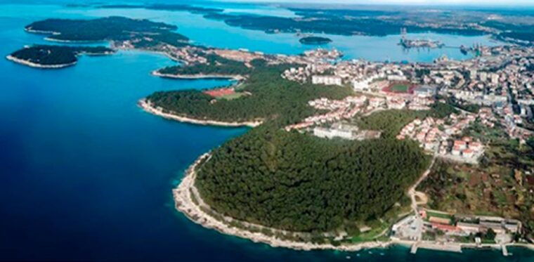 pula-harbor-cruise-with-unlimited-drinks