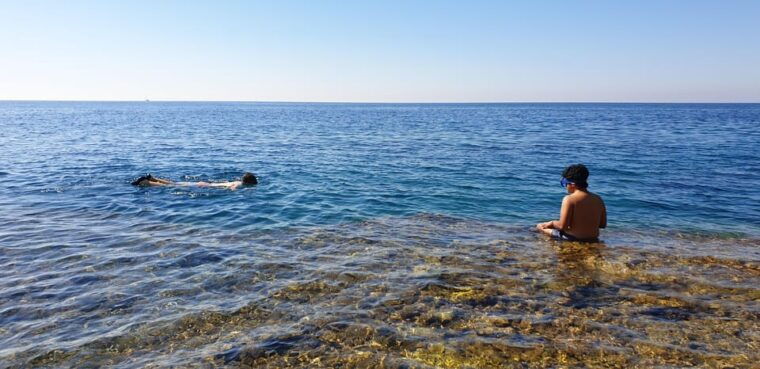 pula-kayak-adventure-with-cave-island-snorkeling
