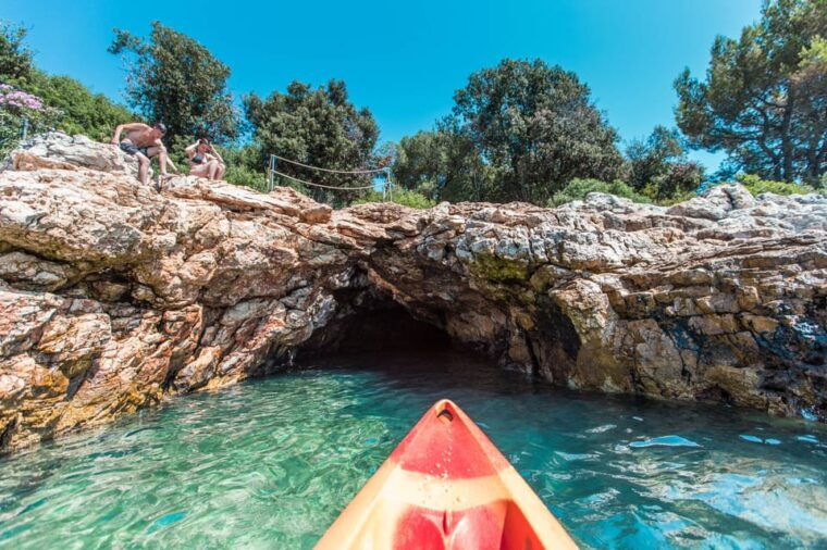 pula-kayak-adventure-with-cave-island-snorkeling