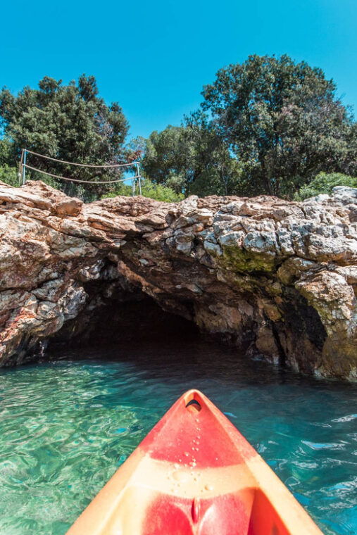 pula-kayak-adventure-with-cave-island-snorkeling