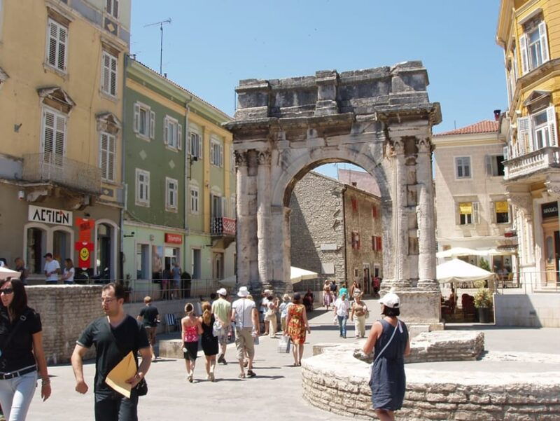 pula-old-town-walking-tour-for-foodies-with-dinner-and-wine