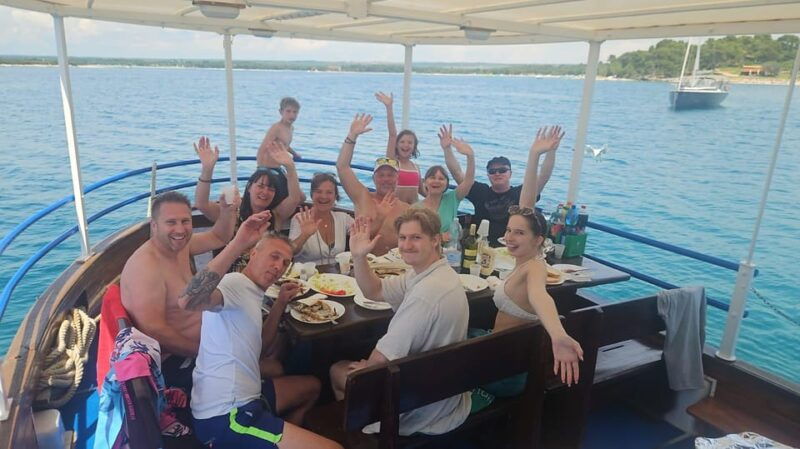 pula-private-dolphins-sunset-tour-with-dinner-drinks