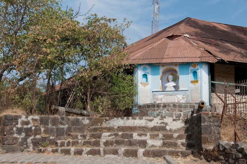 Pune: Sinhagad Fort Hike & Zapurza Museum Full Day Car Tour - Key Points