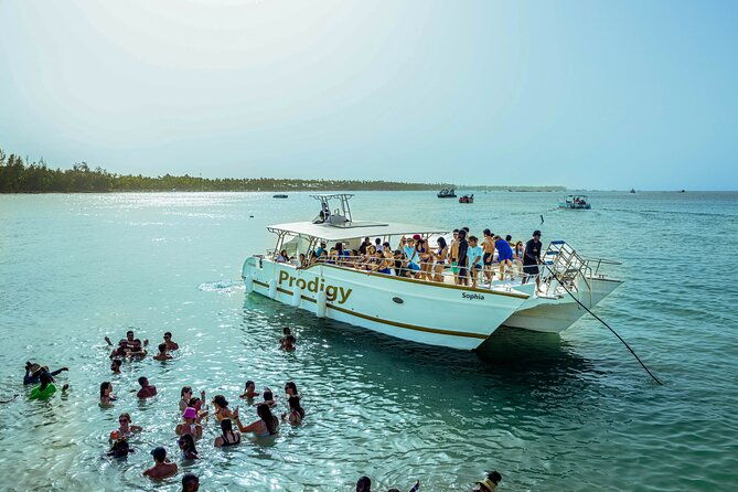 punta-cana-party-boat-and-open-bar-adults-only