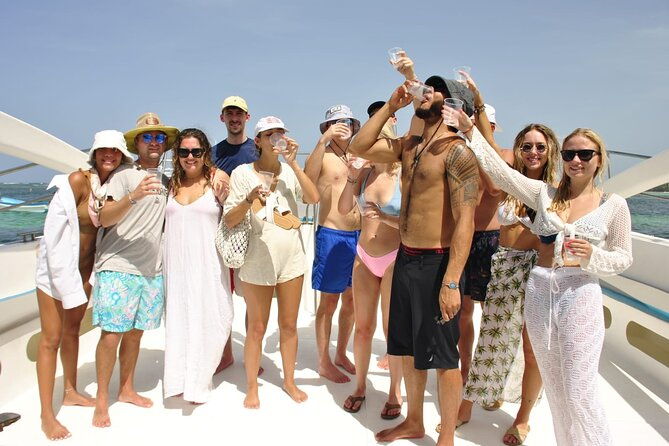 punta-cana-party-boat-snorkeling-with-music-dj-and-open-bar