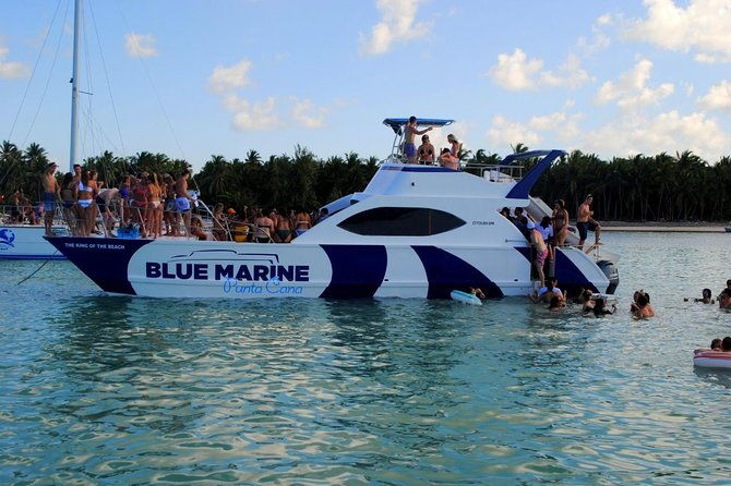 punta-cana-party-boat-snorkeling-with-music-dj-and-open-bar