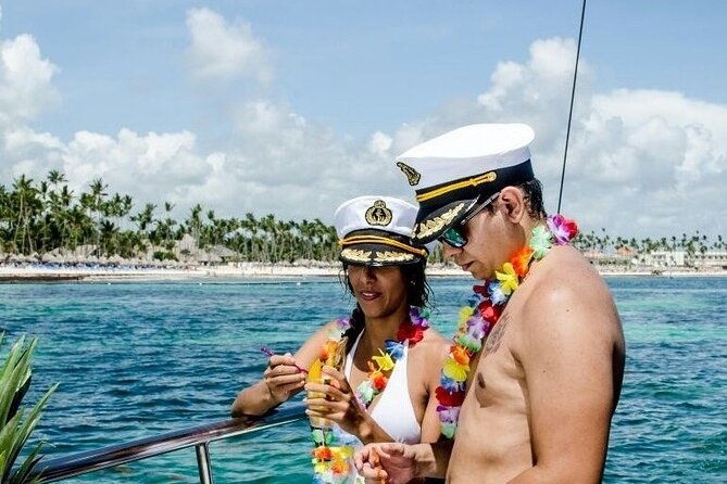 punta-cana-party-boat-snorkeling-with-music-dj-and-open-bar