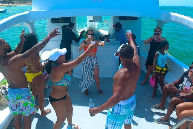 punta-cana-private-party-boat-with-water-slide-10-people