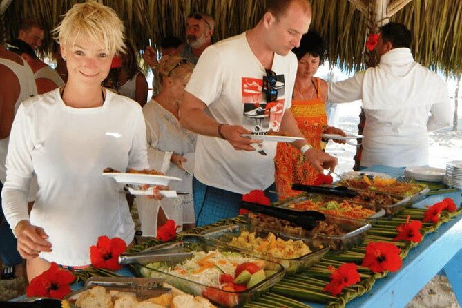 punta-cana-saona-island-full-day-catamaran-and-drink-pickup-hotel