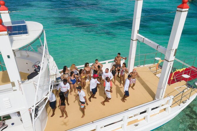 punta-cana-slide-boat-medium-group