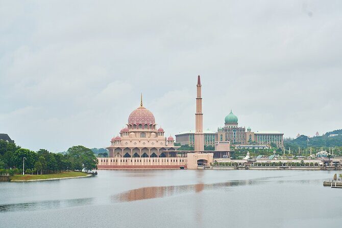 Putrajaya Private Tour From Kuala Lumpur - Monuments and Cultural Symbols