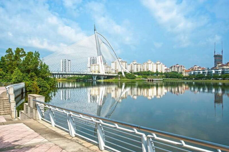 putrajaya-visit-and-lake-cruise-tour-from-kuala-lumpur